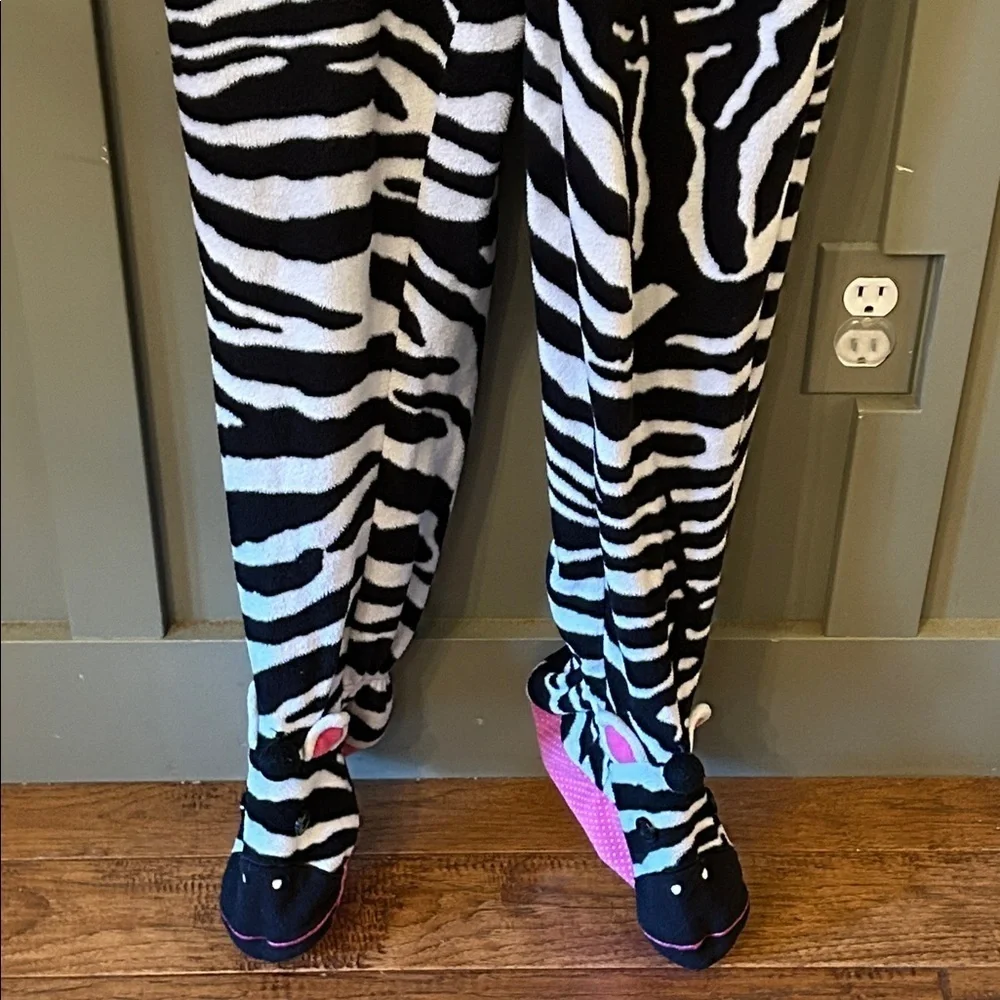Nick & Nora Zebra Footie Pajama Onesie Jumpsuit Costume Black White Size Small